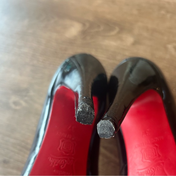 Red bottom heels - Picture 8 of 8